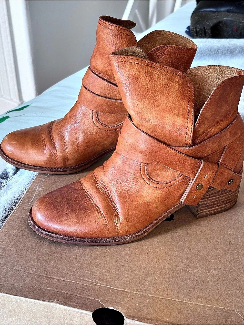 UGG W Leona Leather Ankle Boots US 8
